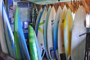 Ein paar Surfbrettern von unserem Surfpool